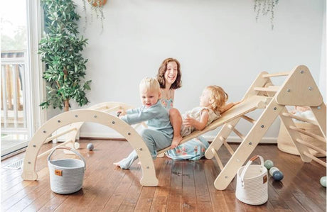 7 Tips to Choose a Pikler Triangle for Your Little Climber