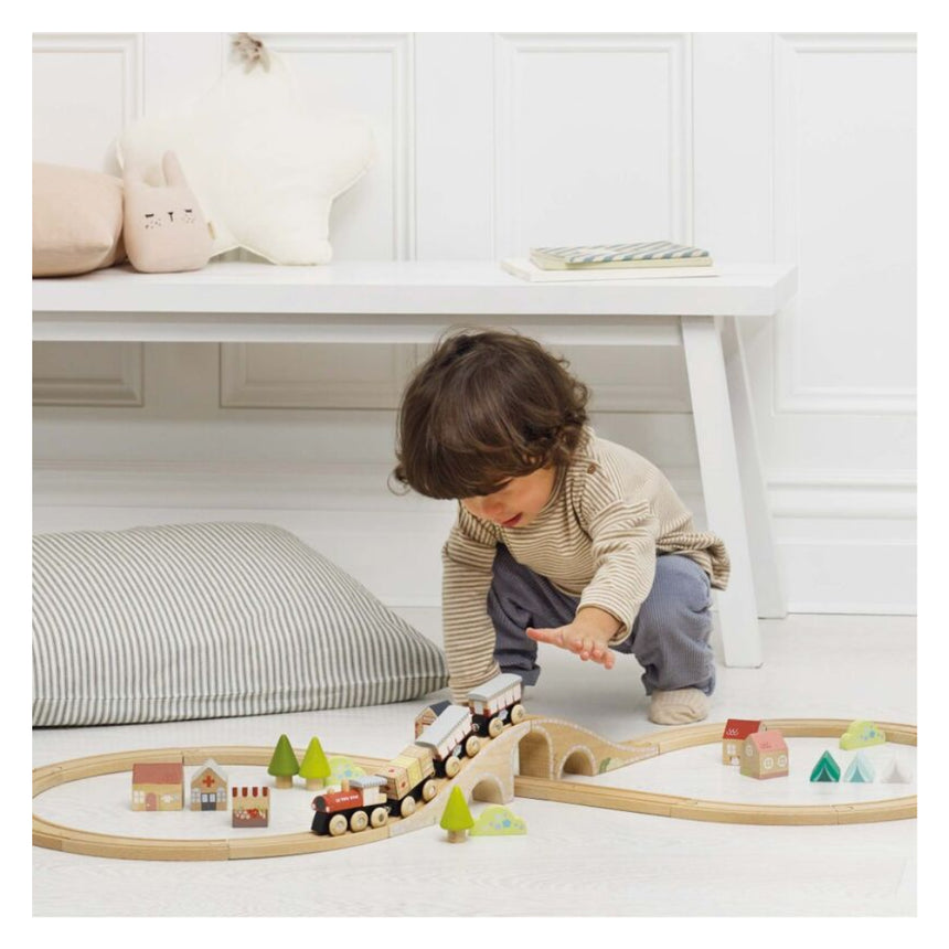 Le Toy Van Figure of 8 Train Set - 40 Pieces