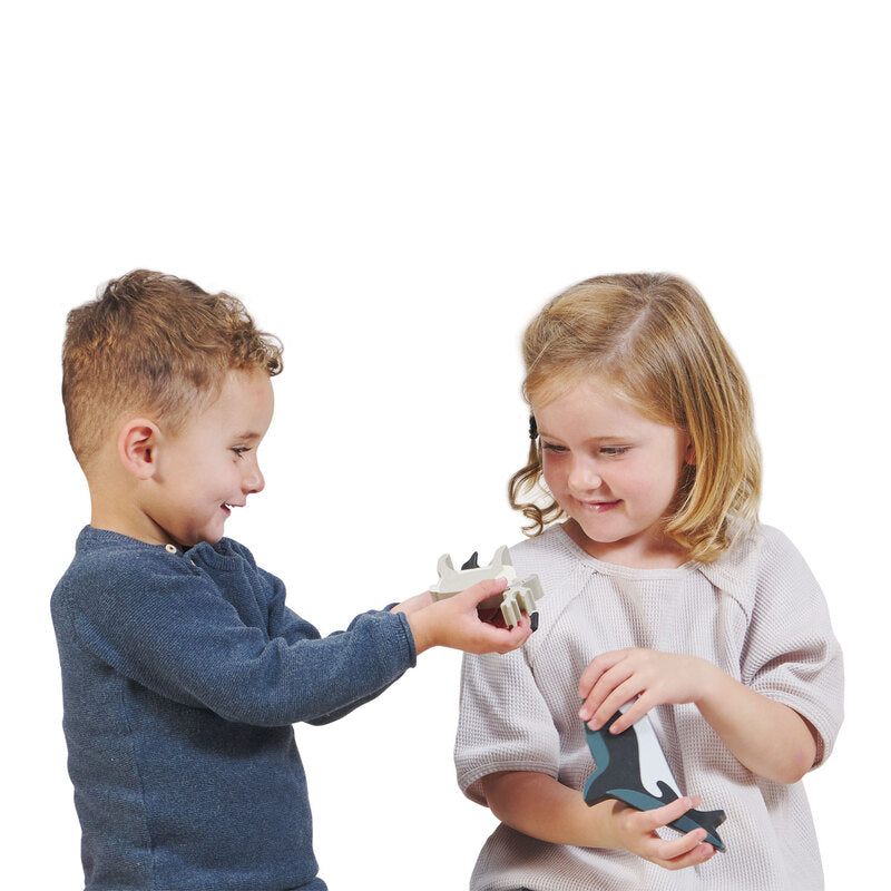 Tender Leaf Toys Wooden Polar Animals Display Shelf Set