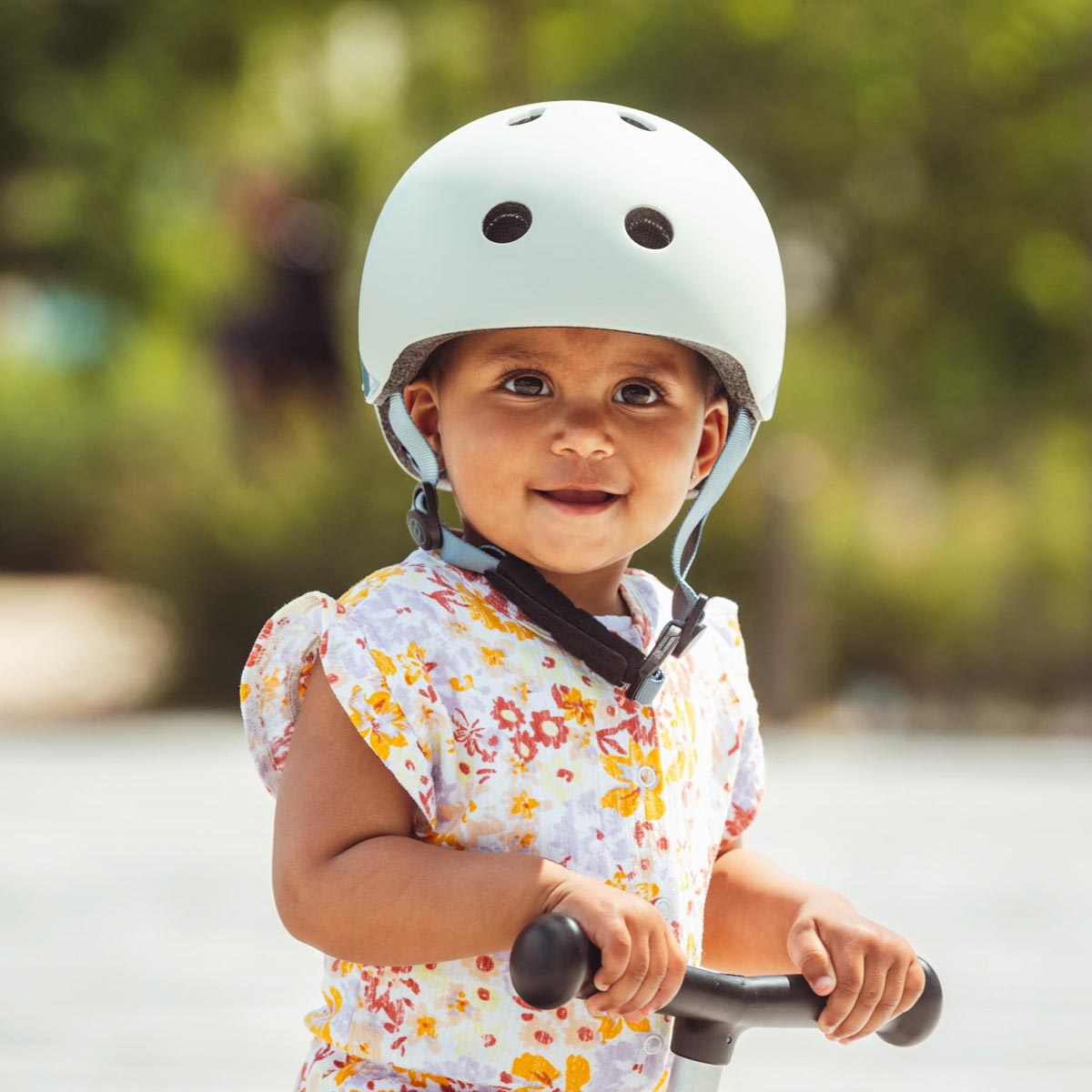Scoot & Ride LED kids bike and scooter helmet in Ash – view 10