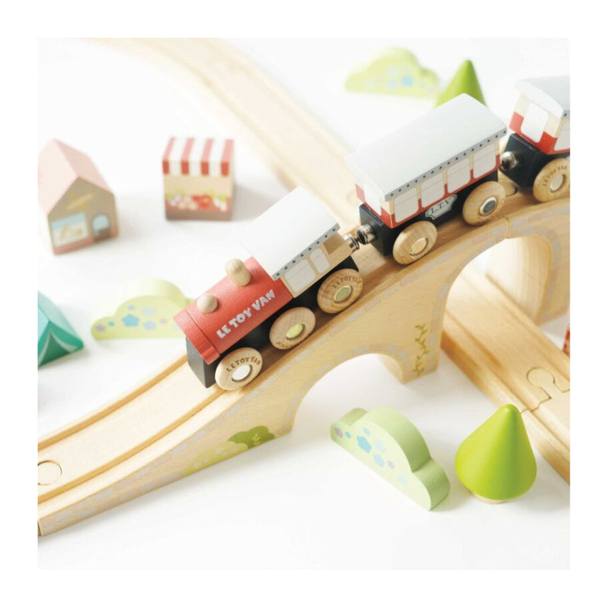 Le Toy Van Figure of 8 Train Set - 40 Pieces