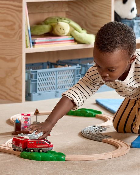 BRIO Pullback Train Set 28 pieces battery-free motorised wooden train – view 7