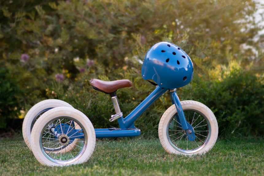 Vintage Blue Trybike two-wheel balance bike configuration